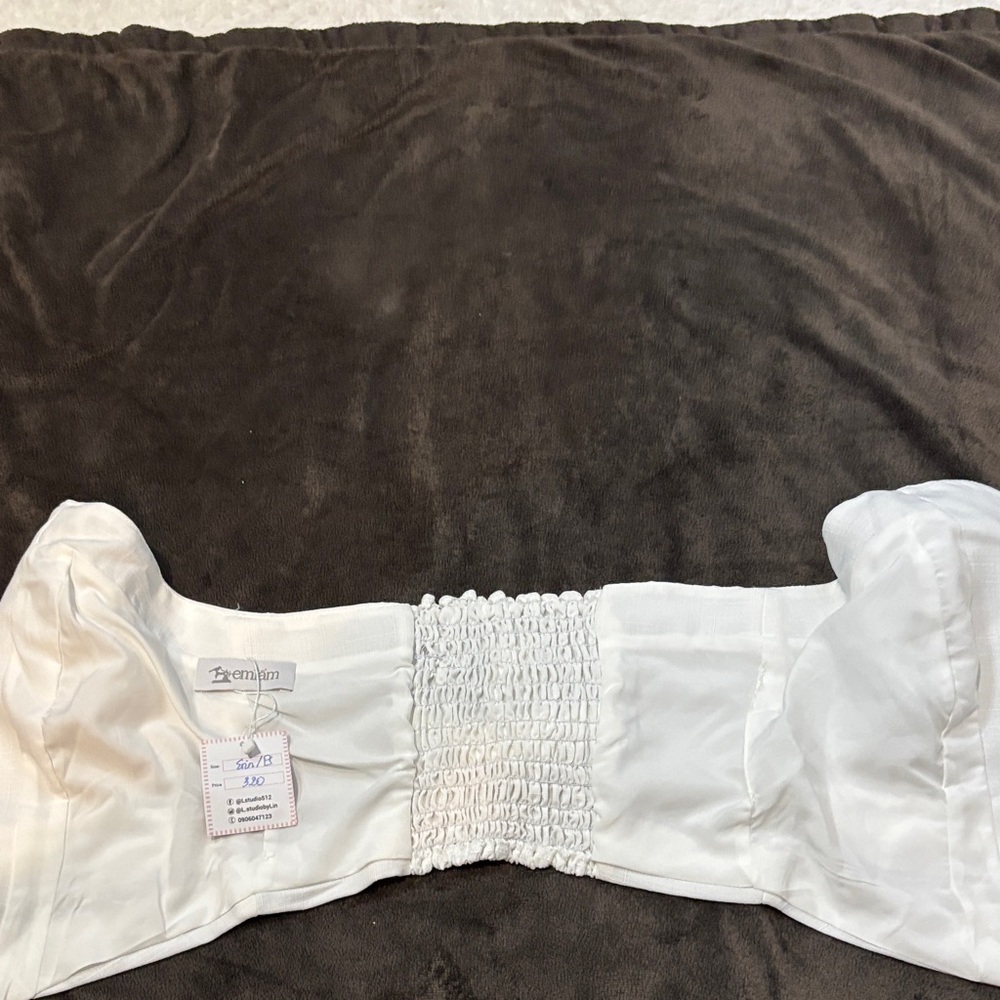 Elegant White Buttoned Women's Crop Top - Picture 3 of 4